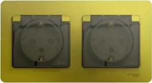 Влагозащищенная розетка электрическая IP44 Schneider со шторками с откидной крышкой двойная (Фисташковый)