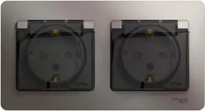 Влагозащищенная розетка электрическая IP44 Schneider со шторками с откидной крышкой двойная (Платина)