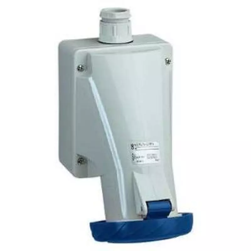 Настенная розетка на винтах 16А 2P+E IP67 220В Настенная розетка на винтах 16А 2P+E IP67 220В